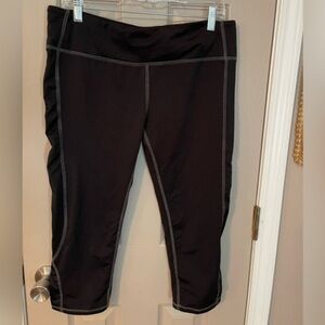 boxercraft capri athletic leggings with contrast stitching